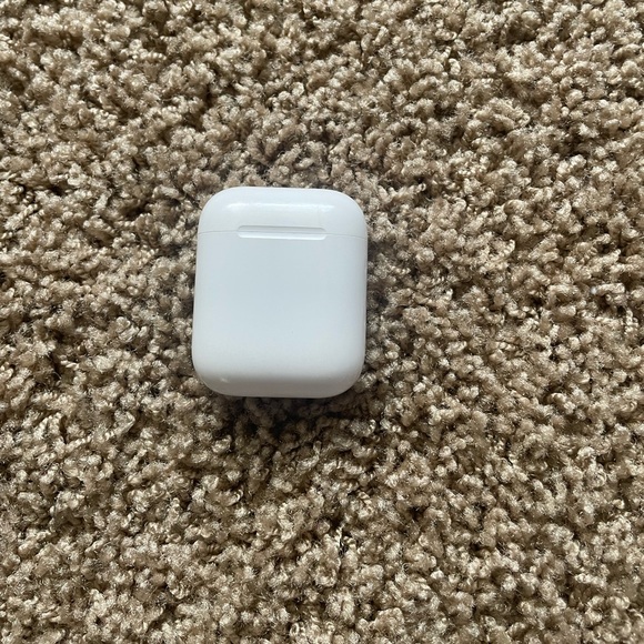 Apple Airpods - Picture 1 of 4